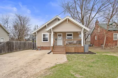 4309 Hickman Rd, Des Moines, IA 50310