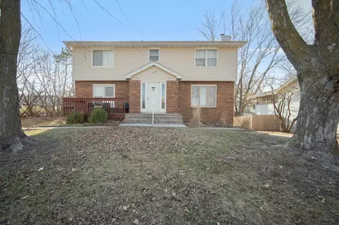 1224 NW 92nd St, Clive, IA 50325