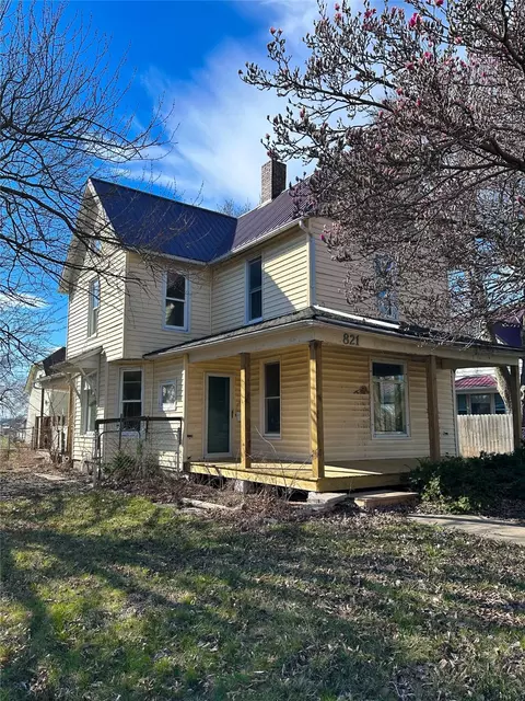 821 N Grand St, Chariton, IA 50049