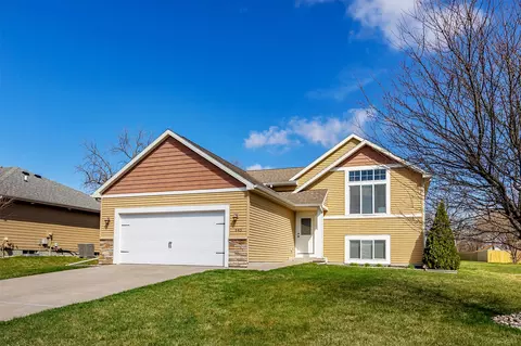 645 Northview Dr, Waukee, IA 50263