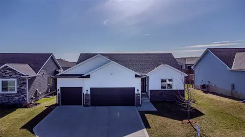 3451 Brook Landing Ct, Des Moines, IA 50317
