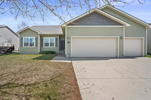4803 NE Briarwood Dr, Ankeny, IA 50021
