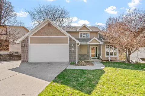 442 Edgewood Ln, Pleasant Hill, IA 50327