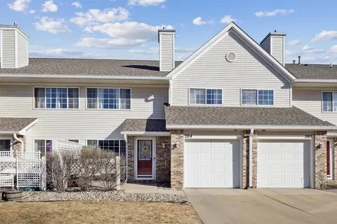 150 S Prairie View Dr #204, West Des Moines, IA 50266