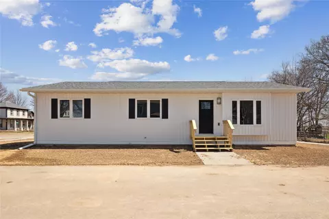 313 E Marion St, Monroe, IA 50170