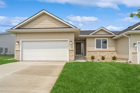 5614 NE Briarwood Dr, Ankeny, IA 50021