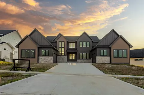 749 S 95th St, West Des Moines, IA 50266
