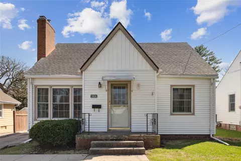 3924 Urbandale Ave, Des Moines, IA 50310