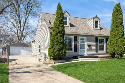 2500 49th Pl, Des Moines, IA 50310