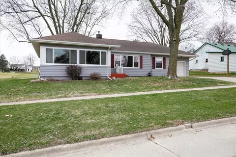 506 Adams St, Brooklyn, IA 52211