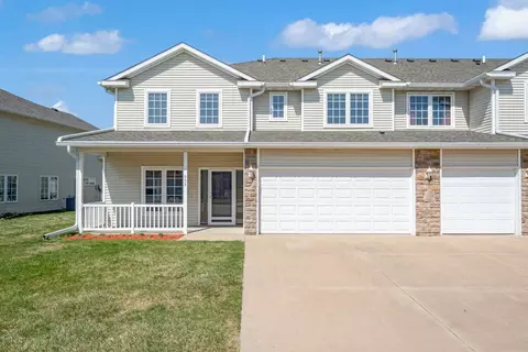 953 Red Hawk Way SE, Altoona, IA 50009