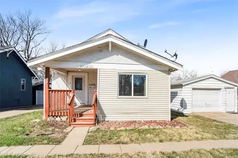 2720 Glover Ave, Des Moines, IA 50315