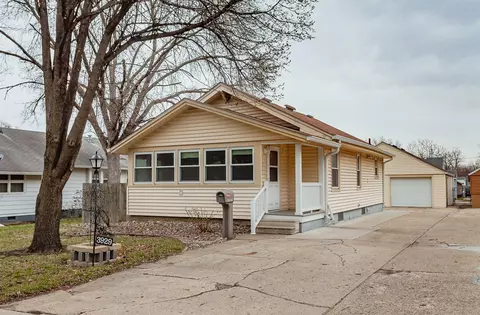 3929 3rd St, Des Moines, IA 50313