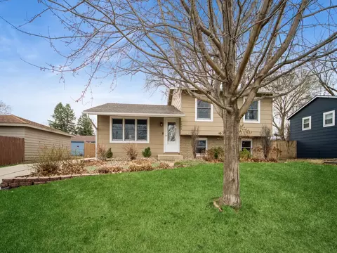7004 Aurora Ave, Urbandale, IA 50322