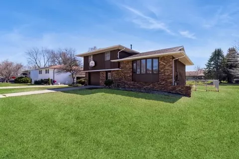 630 Crystal St, Ames, IA 50010