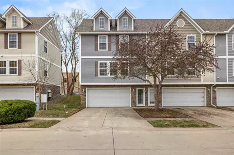 5566 Boston Ct, Johnston, IA 50131