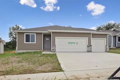 207 S Walnut Dr, Norwalk, IA 50211