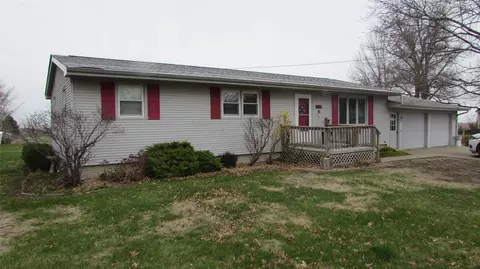 801 W Long Lane Dr, Knoxville, IA 50138
