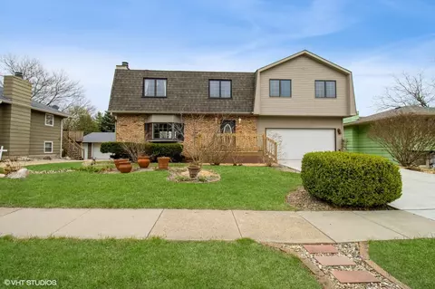 705 12th Ave NW, Altoona, IA 50009