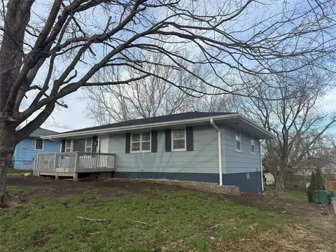 615 N 4th St, Carlisle, IA 50047