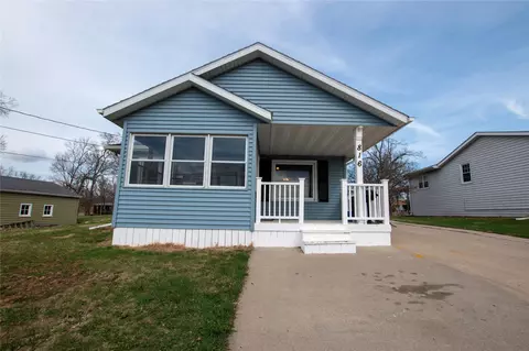 816 E 7th St S, Newton, IA 50208