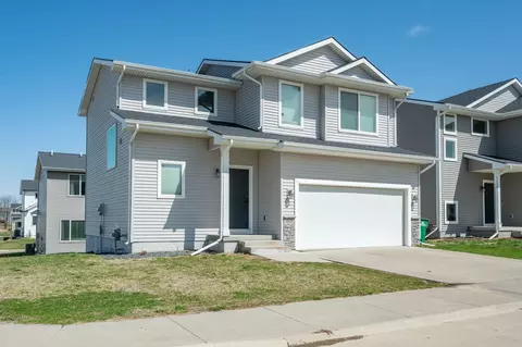 15155 Bellflower Ln, Urbandale, IA 50323