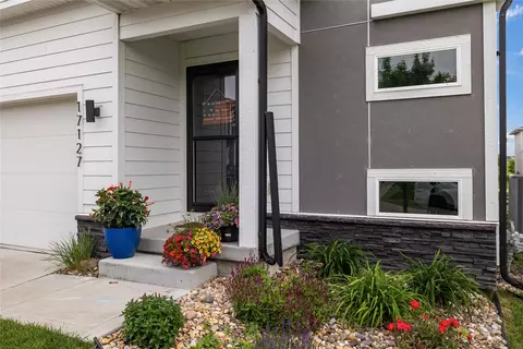 17127 Blue Sage Ln, Urbandale, IA 50323