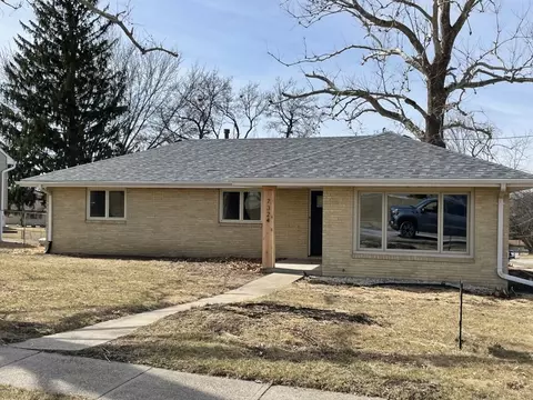 7324 Maple Dr, Urbandale, IA 50322