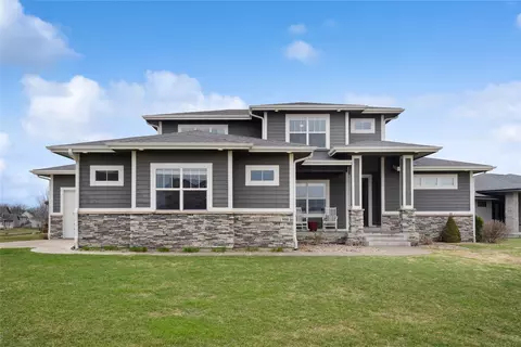900 NE Fox Valley Ct, Waukee, IA 50263