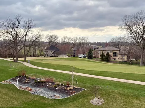 9401 Bellflower Ln, Norwalk, IA 50211