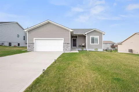 2424 N 7th Ave E, Newton, IA 50208