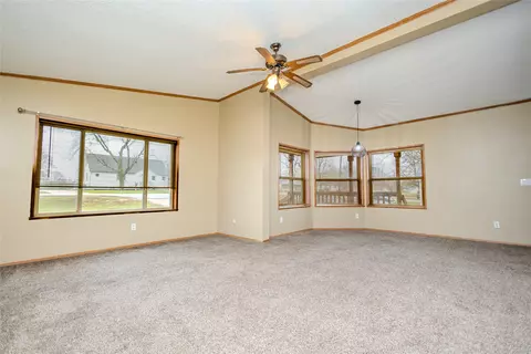 4084 NE 44th Dr, Des Moines, IA 50317