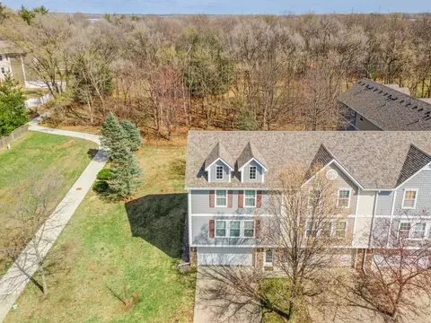 5575 Kirkland Ct, Johnston, IA 50131