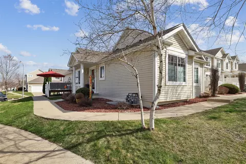 15415 Walnut Hills Dr, Urbandale, IA 50323