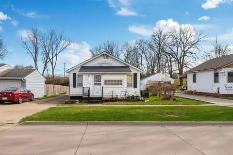 1210 W Robinson St, Knoxville, IA 50138