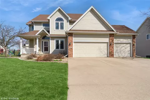9827 Brookview Dr, Urbandale, IA 50322