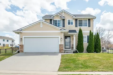 2817 Brockway Dr, Des Moines, IA 50320