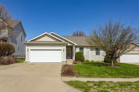 12311 Tanglewood Dr, Urbandale, IA 50323