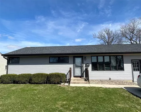 1528 Prince St, Grinnell, IA 50112