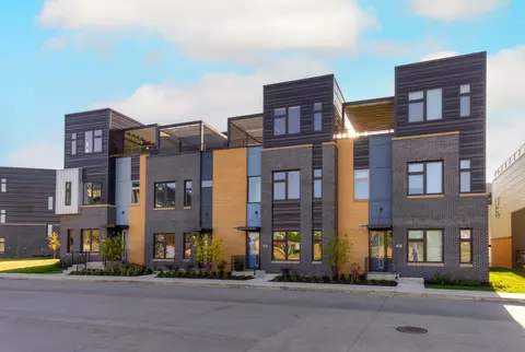 859 E 2nd St, Des Moines, IA 50309