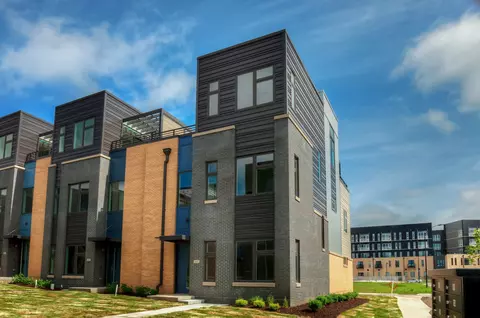 820 E 2nd St, Des Moines, IA 50309