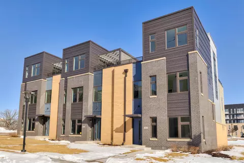 822 E 2nd St, Des Moines, IA 50309