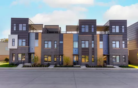 855 E 2nd St, Des Moines, IA 50309