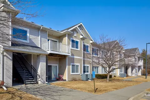 8601 Westown Pkwy #5204, West Des Moines, IA 50266