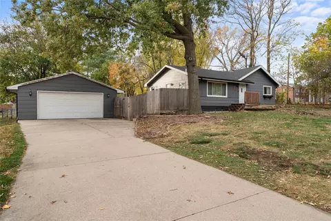 2220 68th St, Windsor Heights, IA 50324