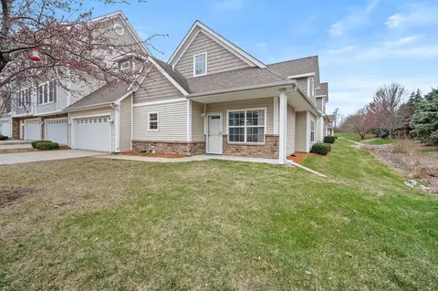 4306 154th St, Urbandale, IA 50323