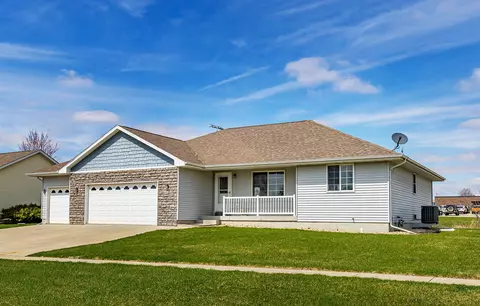 404 E Kayla Ln, Prairie City, IA 50228