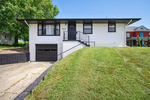 604 N 5th St, Guthrie Center, IA 50115