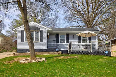 505 Gray St, Des Moines, IA 50315