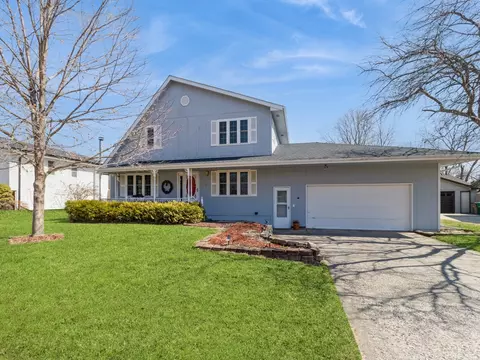 19 Liberty Bell Blvd, Pleasant Hill, IA 50327